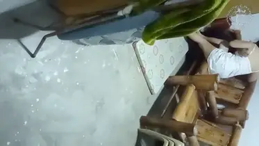Goyangan Ranjang Bambu Bikin Tetangga Sange
